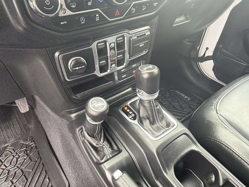 Used 2021 Jeep Wrangler Unlimited Sahara AWD/4WD image 13