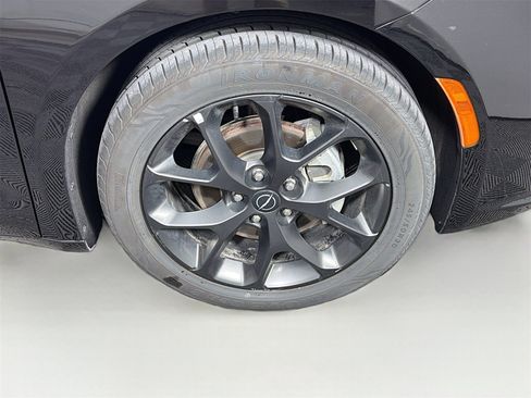 Used 2025 Chrysler Pacifica Limited image 35