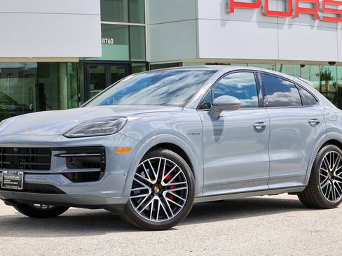 Certified 2025 Porsche Cayenne S AWD/4WD image 9