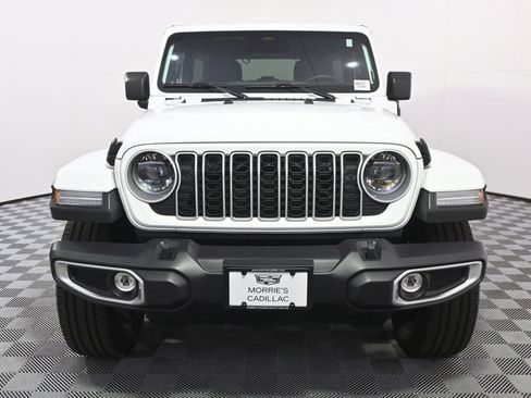 Used 2025 Jeep Wrangler Unlimited Sahara AWD/4WD image 9