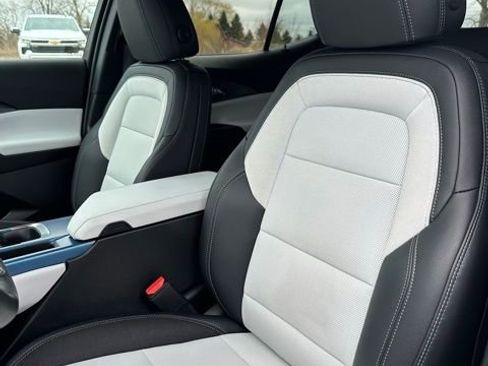 Used 2025 Chevrolet Equinox EV LT FWD image 22