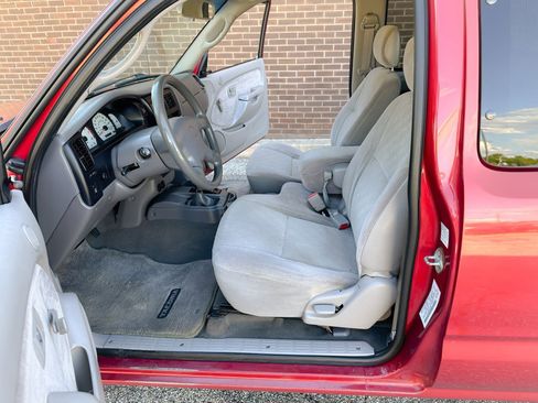 Used 2004 Toyota Tacoma 4x4 Xtracab w/ SR5 Pkg image 16