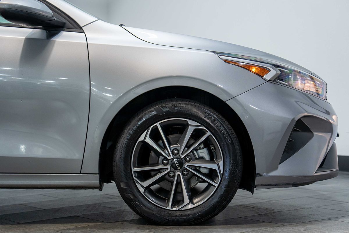 Used 2022 Kia Forte LXS FWD image 9