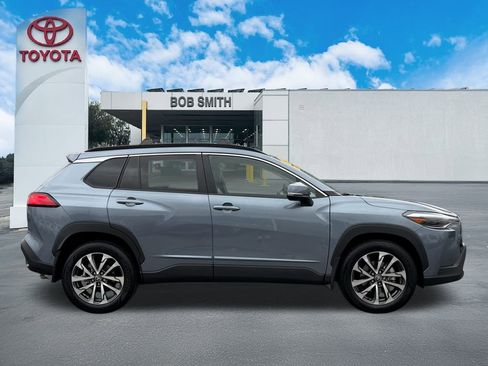 Certified 2023 Toyota Corolla Cross XLE image 4