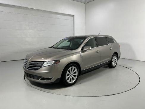 Used 2018 Lincoln MKT AWD image 20