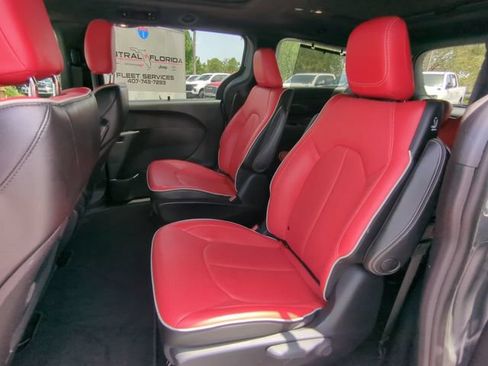 Used 2020 Chrysler Pacifica Limited w/ Quick Oder Package 2EV RED-S FWD image 17
