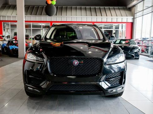Used 2019 Jaguar F-PACE R-Sport image 2