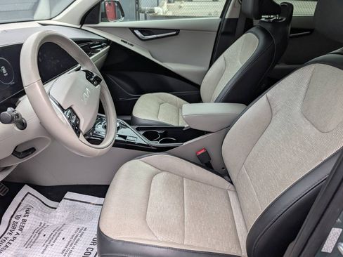 Used 2023 Kia Niro Wave w/ Wave Preserve Package FWD image 10