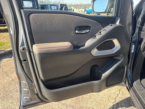 Used 2022 Nissan Frontier SV image 11