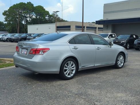 Used 2011 Lexus ES 350 w/ Preferred Accessory Package FWD image 4