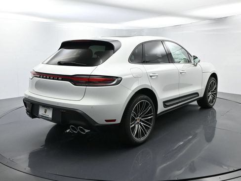 Certified 2025 Porsche Macan AWD/4WD image 14