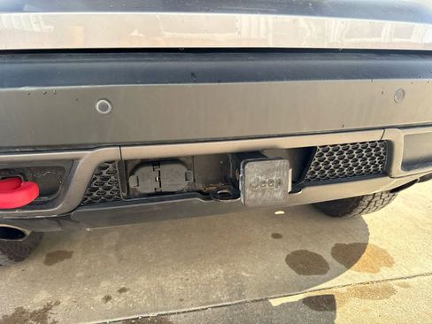 Used 2022 Jeep Cherokee Trailhawk w/ Premium Leather Package image 10