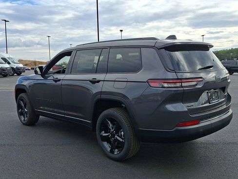 New 2025 Jeep Grand Cherokee L Limited w/ Black Appearance Package AWD/4WD image 8