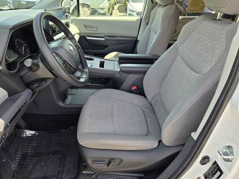 Used 2024 Toyota Sienna LE FWD image 15