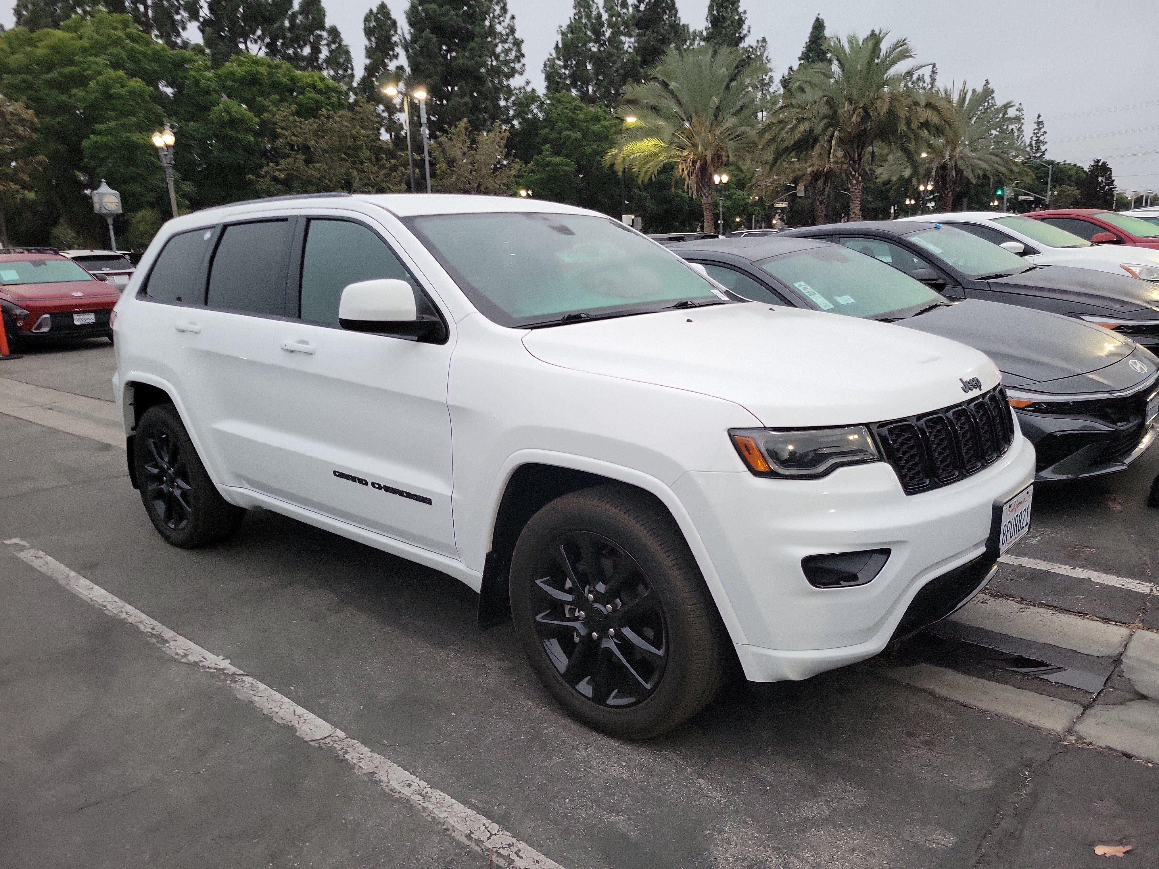 Used 2020 Jeep Grand Cherokee Altitude RWD image 2