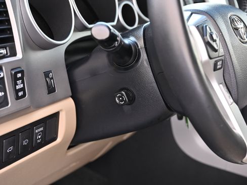 Used 2014 Toyota Sequoia Platinum image 31