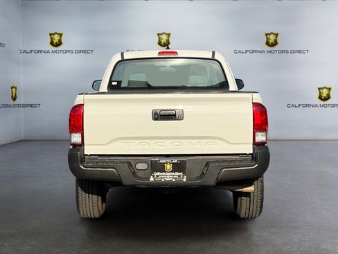 Used 2017 Toyota Tacoma SR image 4