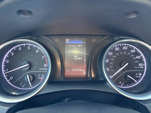 Used 2018 Toyota Camry SE w/ Convenience Package FWD image 10