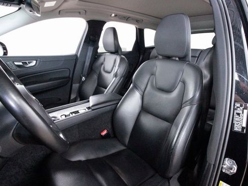 Used 2019 Volvo XC60 T5 Momentum w/ Premium Package image 23