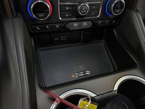 Used 2022 Chevrolet Tahoe High Country image 35