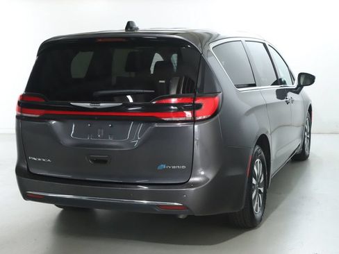 Used 2023 Chrysler Pacifica Touring-L FWD image 45