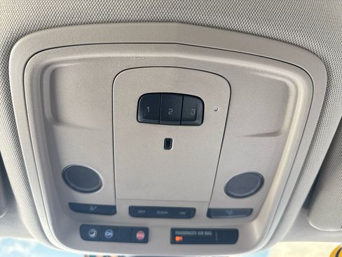 Used 2013 Cadillac XTS 4dr Sdn FWD image 36