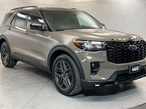 Used 2026 Ford Explorer ST-Line w/ ST-Line Street Pack AWD/4WD image 7