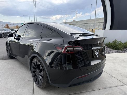 Used 2023 Tesla Model Y Performance AWD/4WD image 6