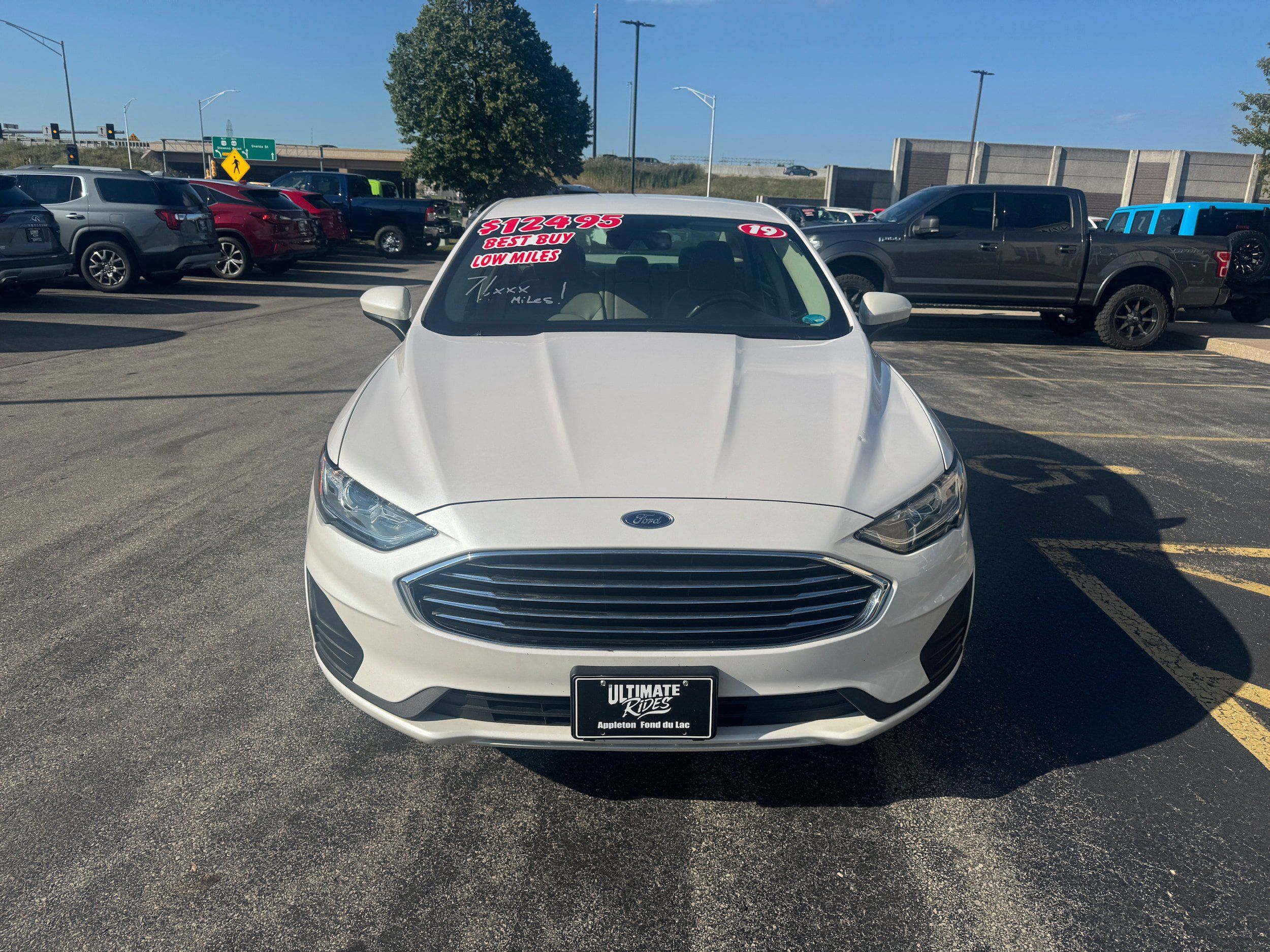 Used 2019 Ford Fusion SE FWD image 2