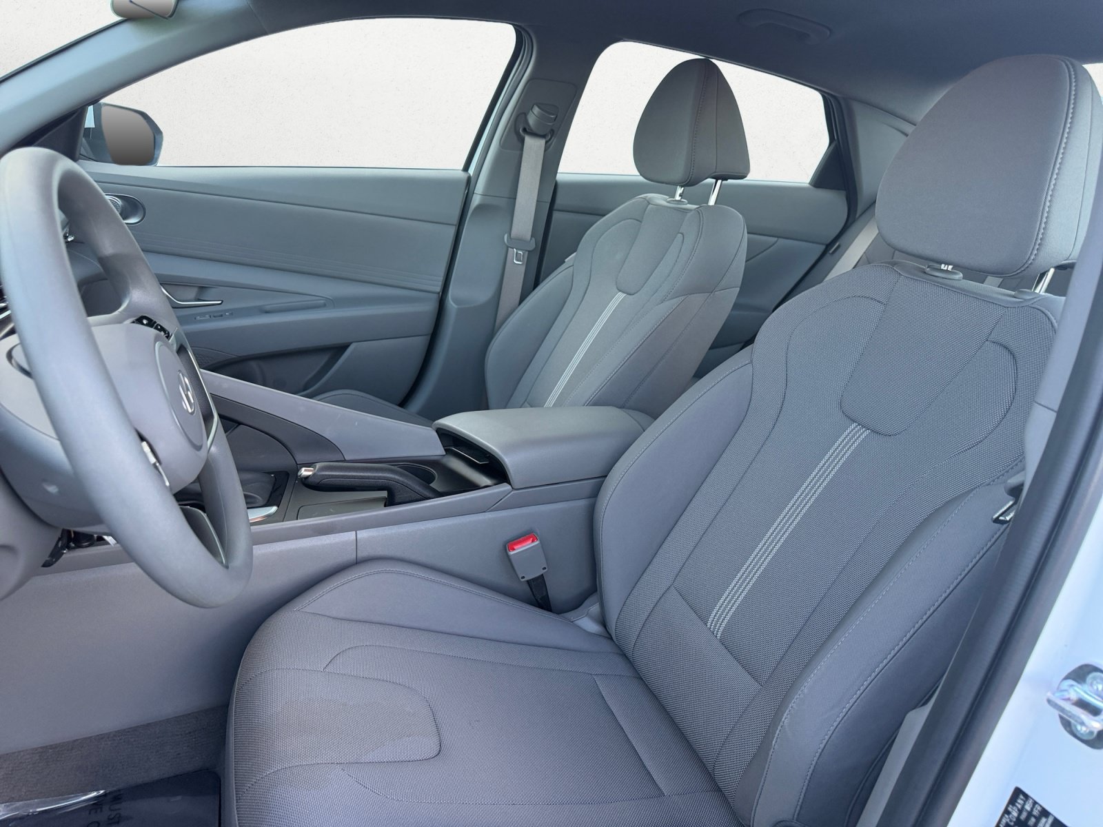 Used 2025 Hyundai Elantra SE FWD image 8