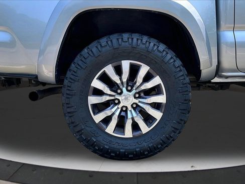 Used 2021 Toyota Tacoma Limited AWD/4WD image 36
