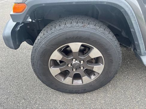 Used 2018 Jeep Wrangler Unlimited Sahara AWD/4WD image 12