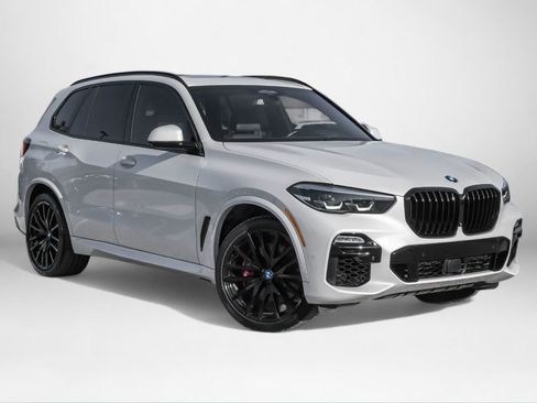 Used 2021 BMW X5 M50i image 4