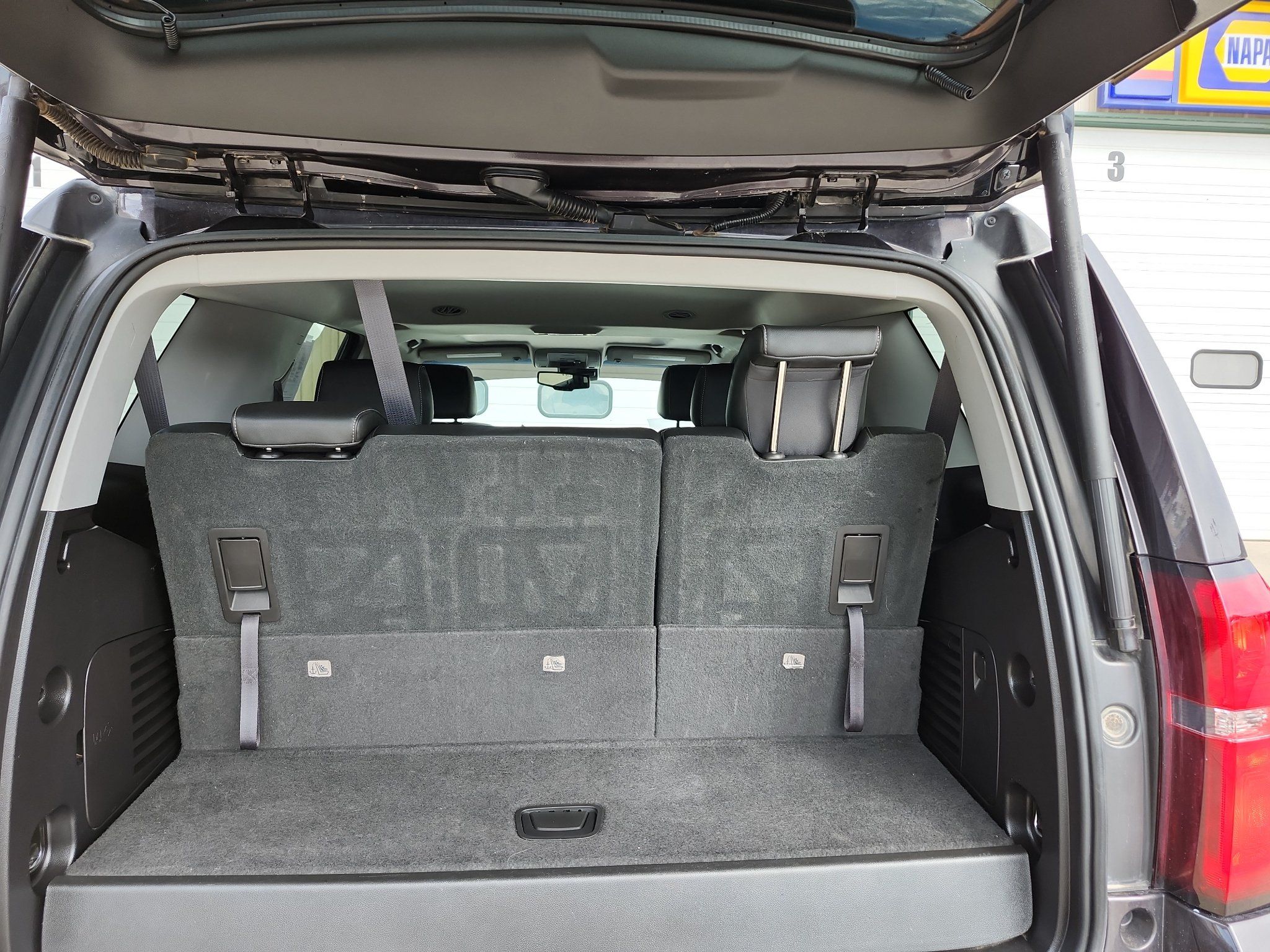 Used 2018 Chevrolet Tahoe LT AWD/4WD image 17
