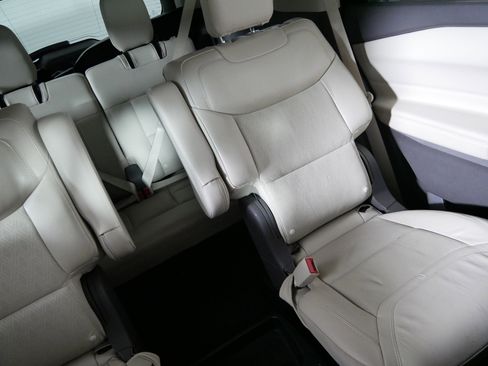 Used 2020 Ford Explorer Platinum image 14