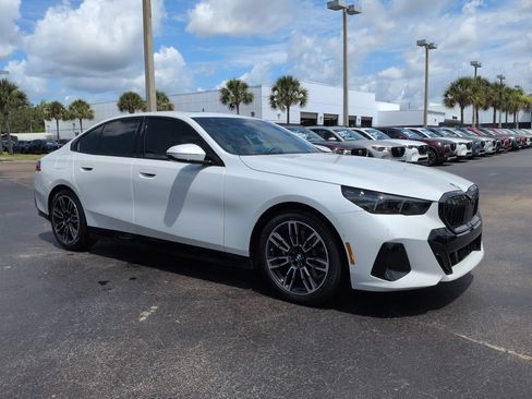 Used 2024 BMW 530i w/ M Sport Package RWD image 2