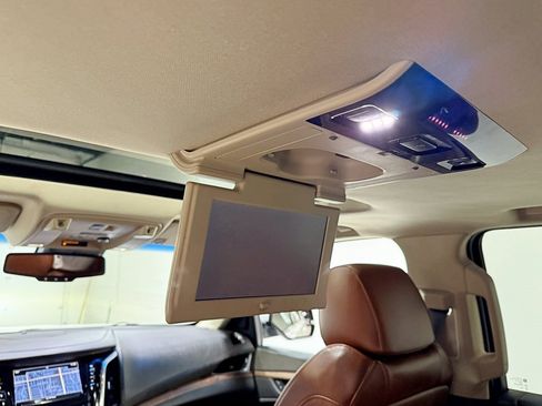 Used 2016 Cadillac Escalade ESV Premium image 40