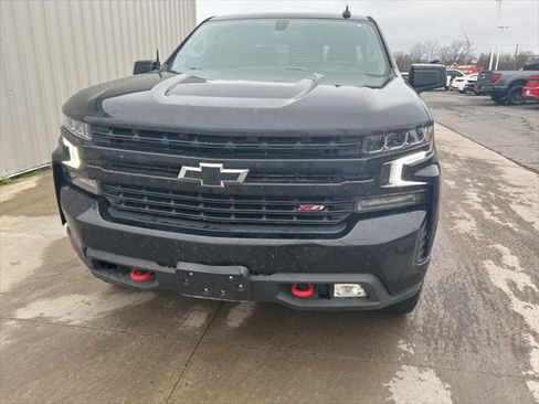 Used 2021 Chevrolet Silverado 1500 LT Trail Boss w/ Convenience Package II image 2