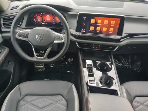 Certified 2025 Volkswagen Atlas Peak Edition SE AWD/4WD image 17