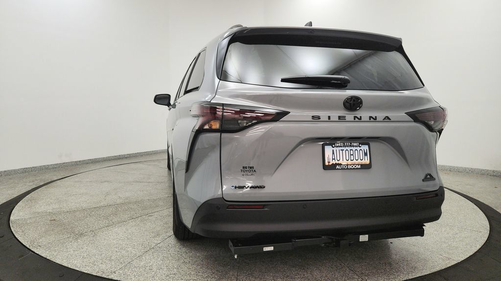Used 2026 Toyota Sienna XLE Woodland Edition AWD/4WD image 4