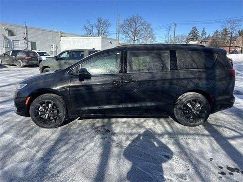 New 2026 Chrysler Pacifica Select image 5