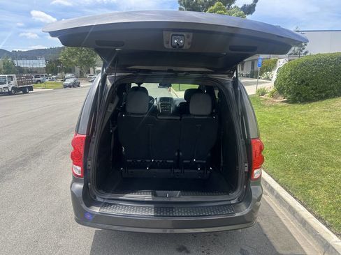 Used 2018 Dodge Grand Caravan SXT w/ Driver Convenience Group FWD image 14