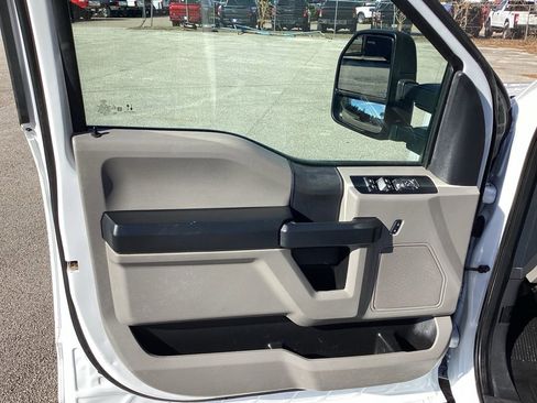 Used 2022 Ford F250 XL w/ Power Equipment Group image 17