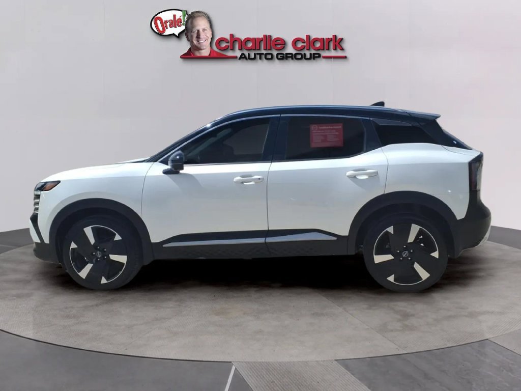 Used 2025 Nissan Kicks SR AWD/4WD image 2