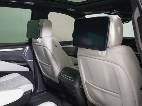 Used 2026 Cadillac Escalade V w/ LPO, ONYX Package AWD/4WD image 10