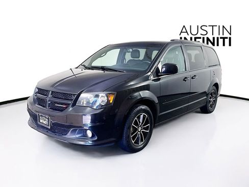 Used 2017 Dodge Grand Caravan GT image 3