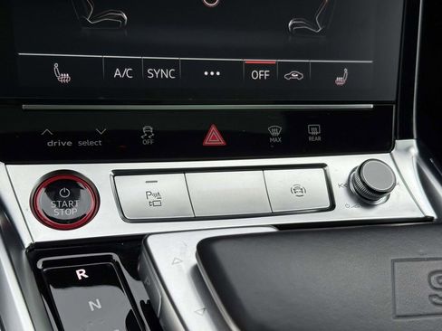 Used 2023 Audi e-tron S Prestige w/ Prestige Package image 25