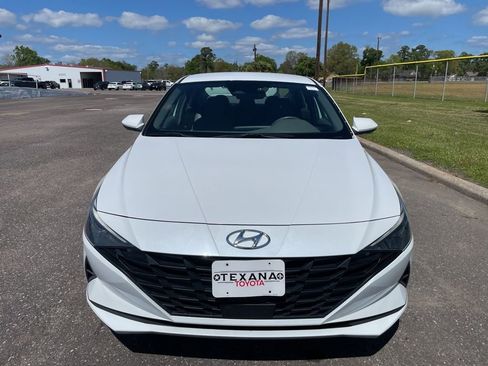 Used 2021 Hyundai Elantra SEL w/ Convenience Package image 2