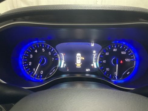 Used 2023 Chrysler Pacifica Limited image 37