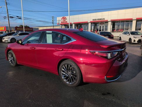 Used 2025 Lexus ES 300h Ultra Luxury w/ Accessory Package (Z1) FWD image 3